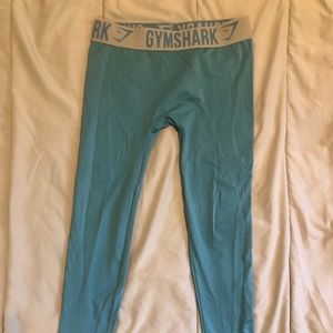 Gym shark leggings